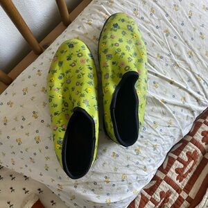 L.L. Bean Lady Bug  Shoe's Lime green and floral Size 8